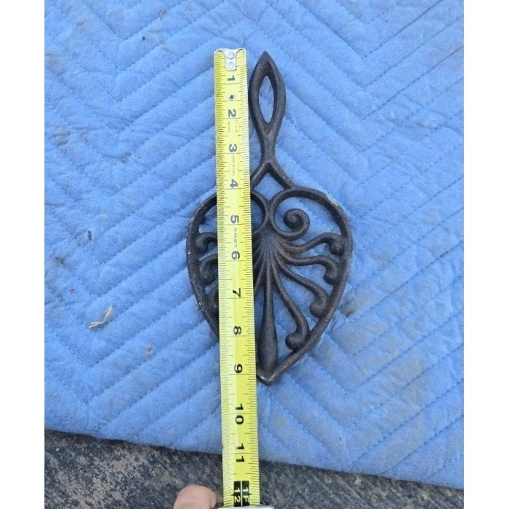 Vintage Cast Iron Trivet Leaf Design Rustic Kitchen Decor Small Iron Trivet 6